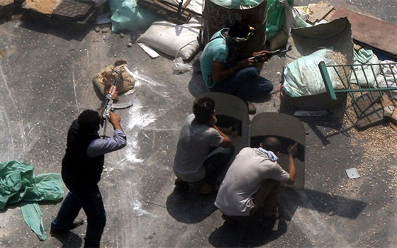   مصر اليوم - تقريرتقصي حقائق 30 حزيران يكشف تخزين الإخوان للأسلحة في رابعةوالنهضة